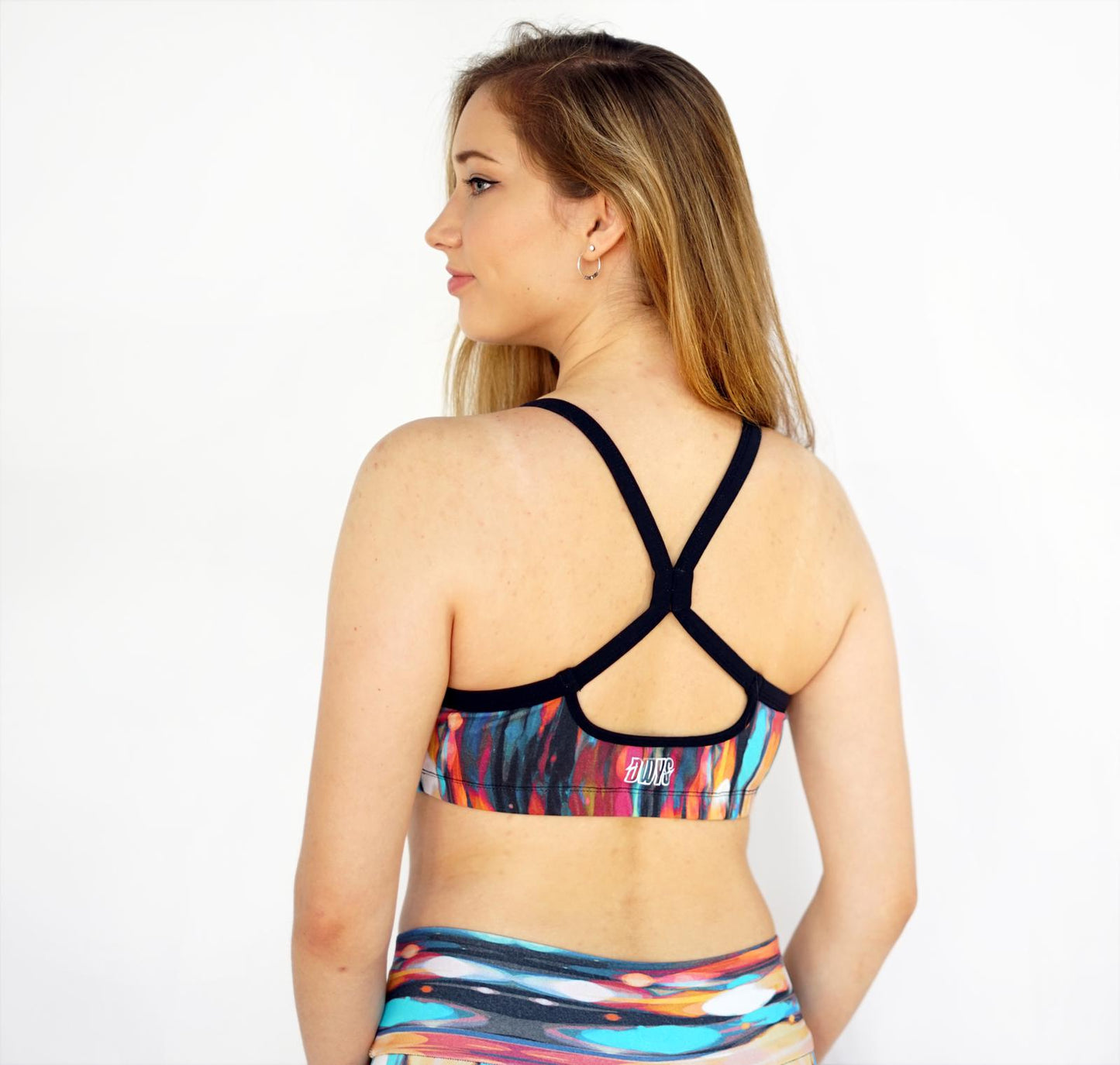 ColorFun Sport-BH, Rückansicht mit schwarzen Kreuzträgern, Nahaufnahme