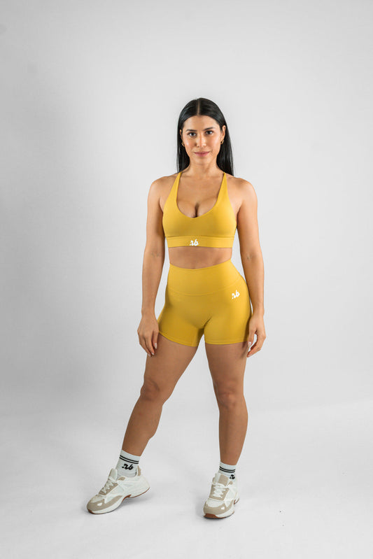 Coast Set Yellow — Coast Sport-BH in Yellow und Coast Extreme Scrunch Shorts in Mustard