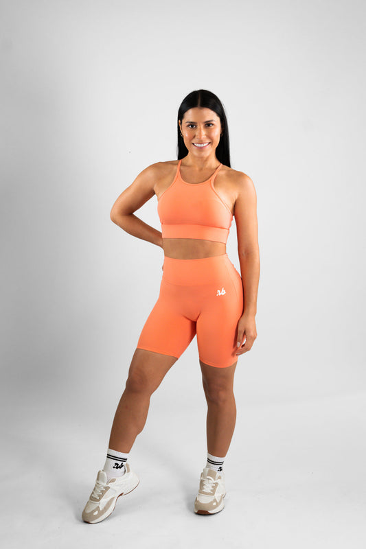 Coast Tanktop Set Light Orange — Coast Sport-Tanktop und Coast V-Scrunch Shorts in Light Orange
