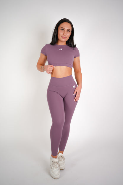Glamour Cutout Back T-Shirt Berry Purple von vorne