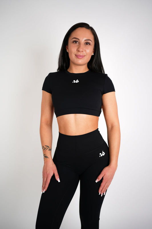 Glamour Casual Set Black – Cutout Back T-Shirt und Scrunch Leggings in Schwarz, Vorderansicht